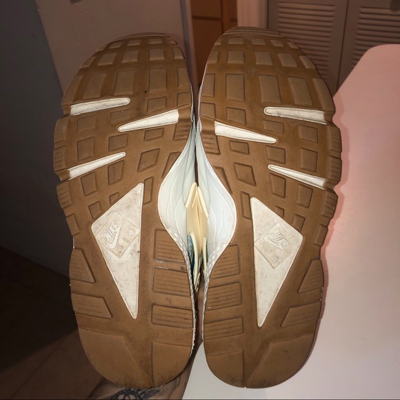 Nike Huaraches - Picture 3 of 5